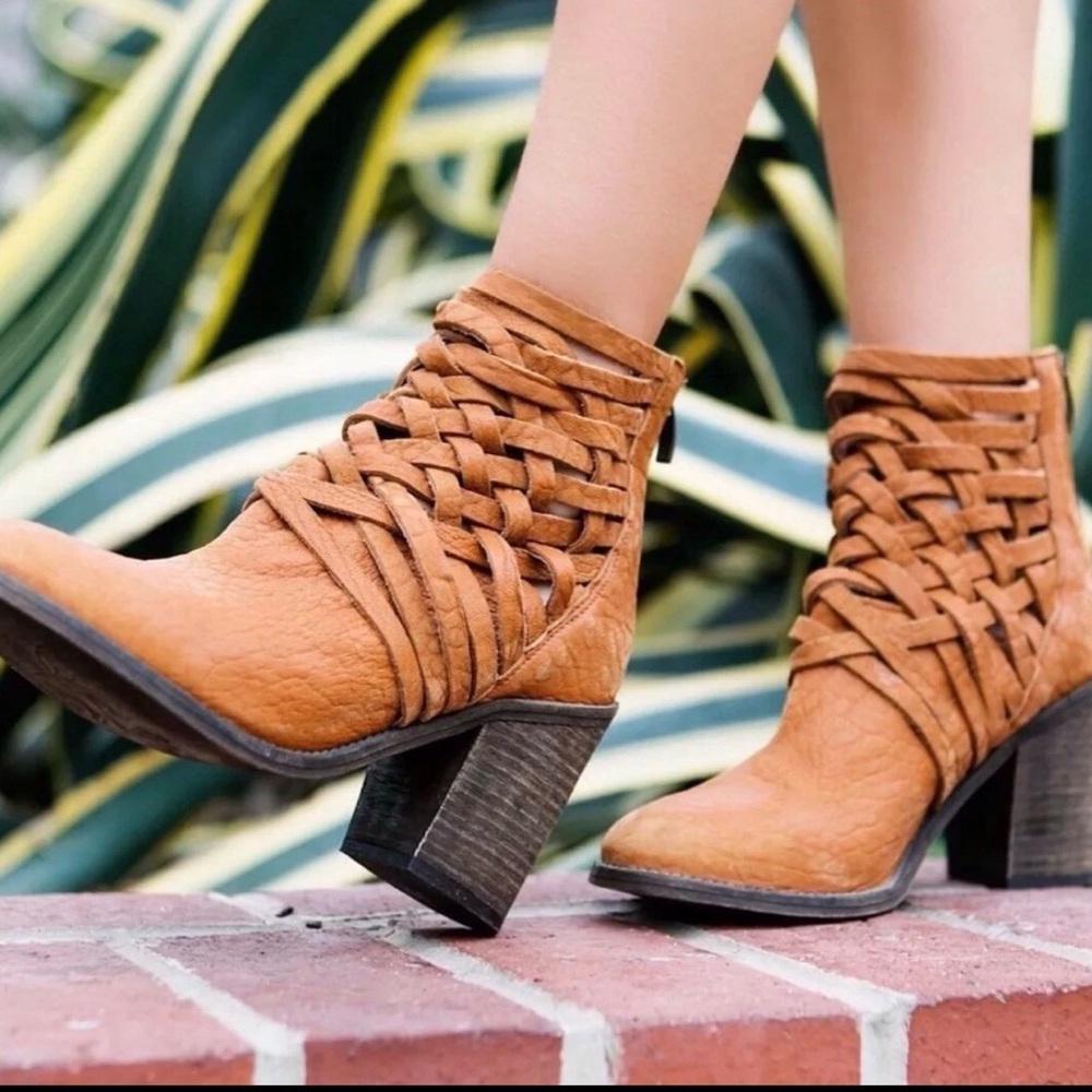 Free People Carrera Leather Tan Strappy Zip Ankle Boots Size 39 US 8.5